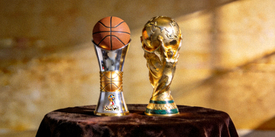 篮球世界杯奈史密斯杯与足球世界杯大力神杯并列展示