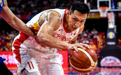 篮球世界杯中国男篮队员赛场拼搏特写镜头